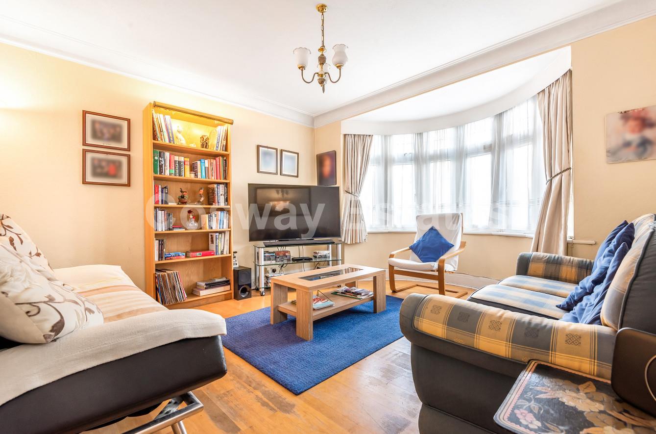 Longfield Avenue, Mill Hill